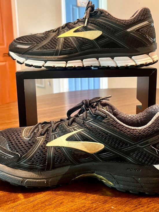 Sz 12-Brooks Adrenaline GTS 17 Running Shoes in Black Anthracite Gold Colorway main image 4